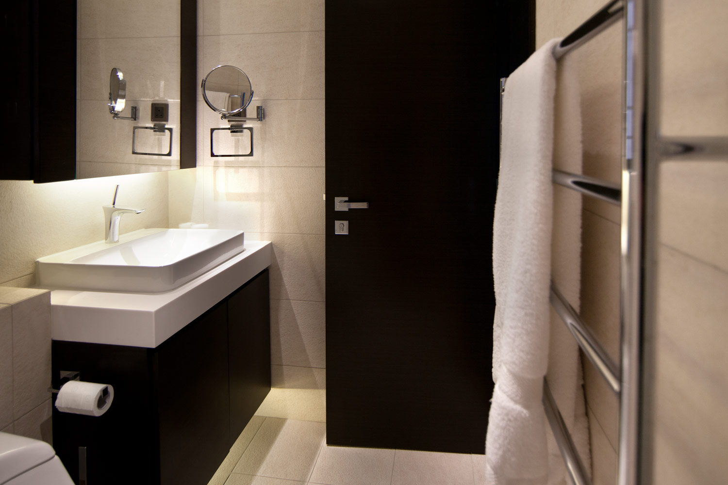 lui design associates residential interior modern apartment minimal hong kong china lavatory washroom sink bathroom